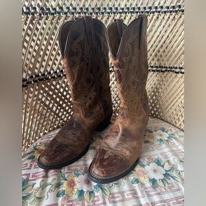 Laredo cowgirl boots